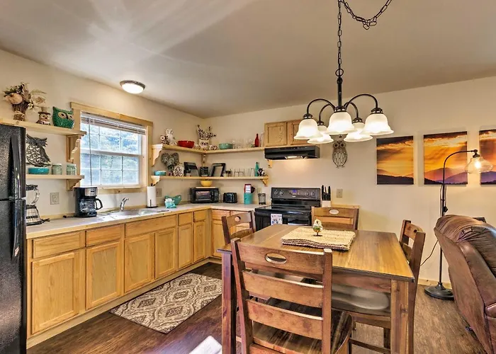 5 Mi To Dtwn: Bryson City Cabin W/ Resort Perks!