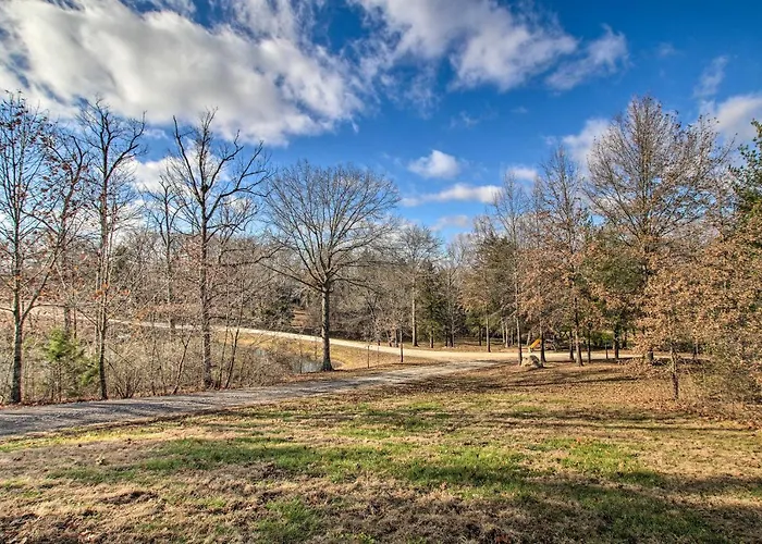 Close To Vineyards: Updated New Haven Retreat!