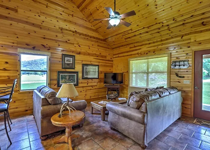 Dream Valley Mountain View Cabin W/ Covered Porch!