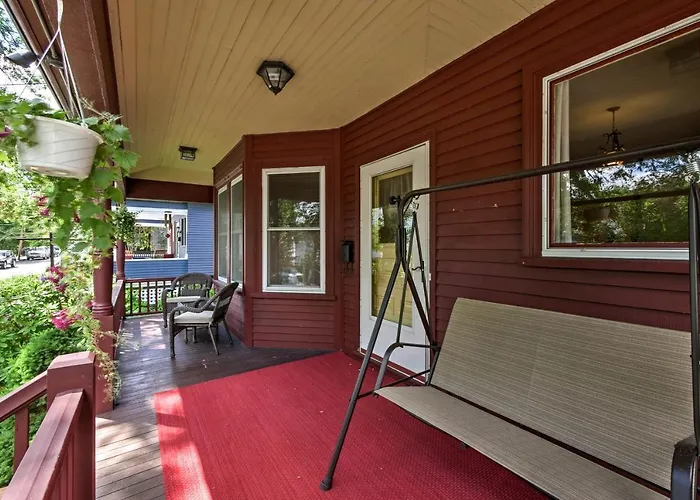 Central Bar Harbor Home, Walk To The Shore & Town!