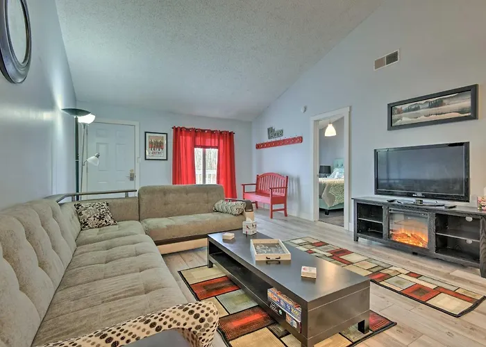 Near Mt Airy Casino: Mount Pocono Condo W/ Balcony