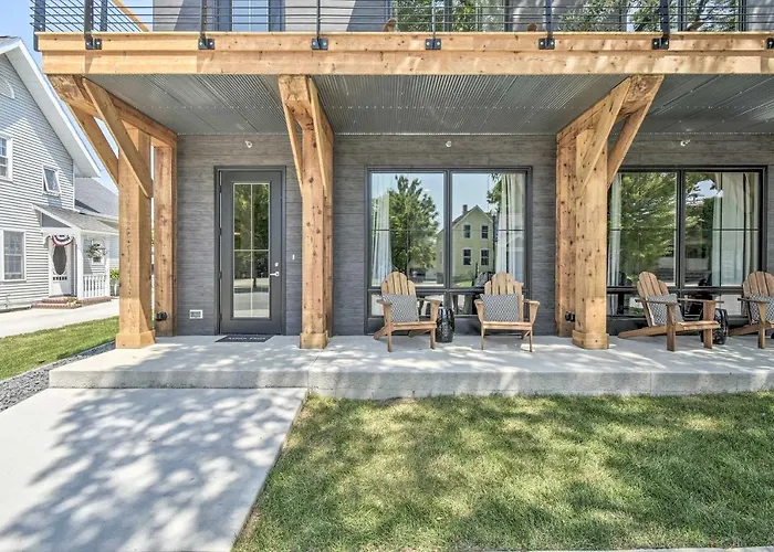 Elkhart Lake Townhome - 3 Mi To Road America!