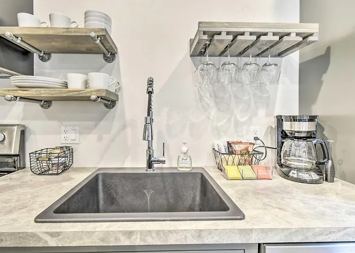Elkhart Lake Townhome - 20 Mi To Sheboygan!