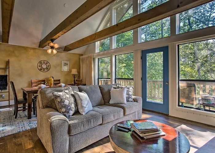 Keowee Keys Home W/ Mountains View & Lake Access!