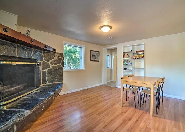 Peaceful Mountain-View Home - Walk To Kenai Lake!