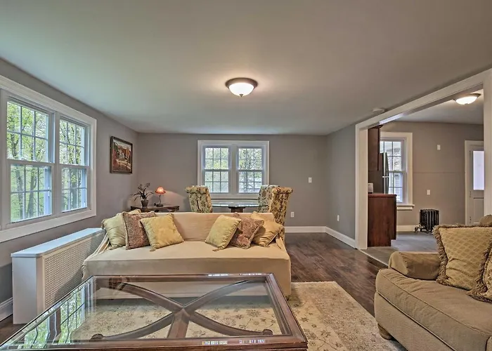 Beautiful Lenox Home, 3 Mi To Shakespeare & Co!