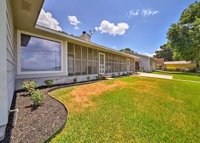 Lakefront Livingston Home W/ Dock, 1 Mi To Launch!