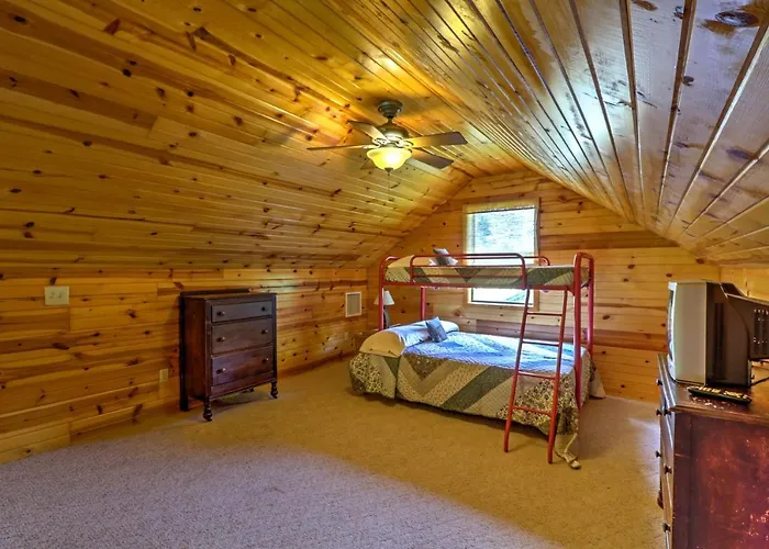 Dream Valley Mountain View Cabin W/ Covered Porch!