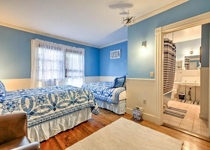 Central Bar Harbor Home, Walk To The Shore & Town!