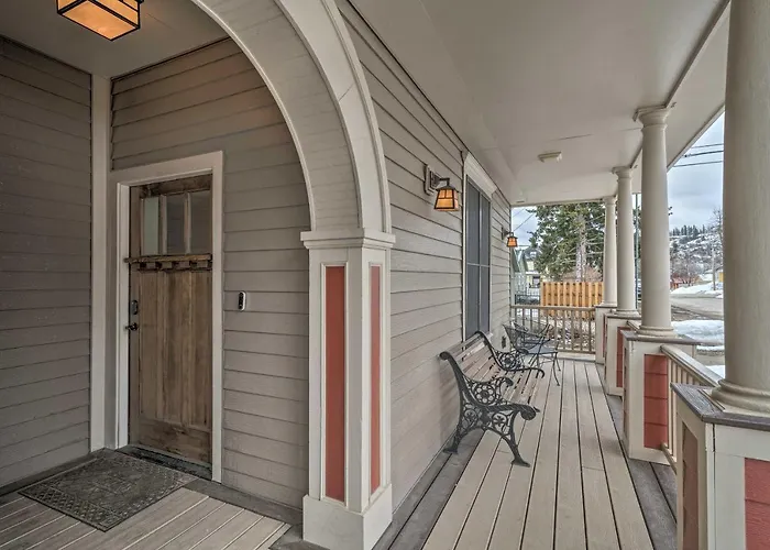 Updated Townhome W/ Hot Tub - Walk To Downtown!