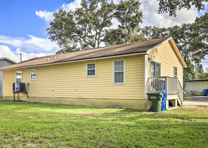 Home W/ Yard: 1 Mi To Indian Rocks Beach & Golf