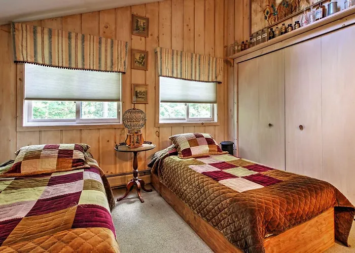 West Dover Vacation Rental W/ Hot Tub Near Mt Snow