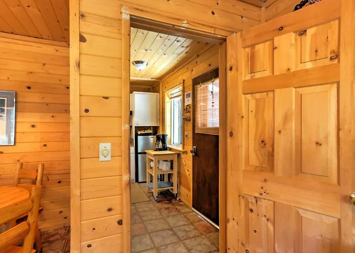 Romantic Riverfront Cottage - 1 Mile To Winthrop!