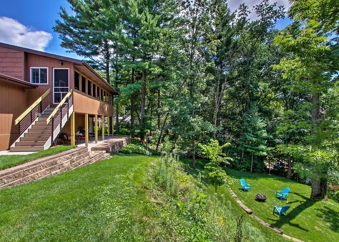 'Riversong' Waterfront La Crosse Home W/ Dock