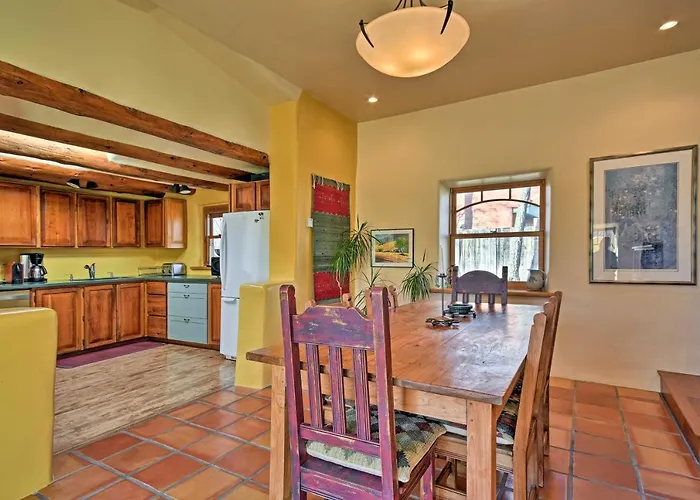 Spacious Adobe Home < 1 Mi To Downtown Taos!