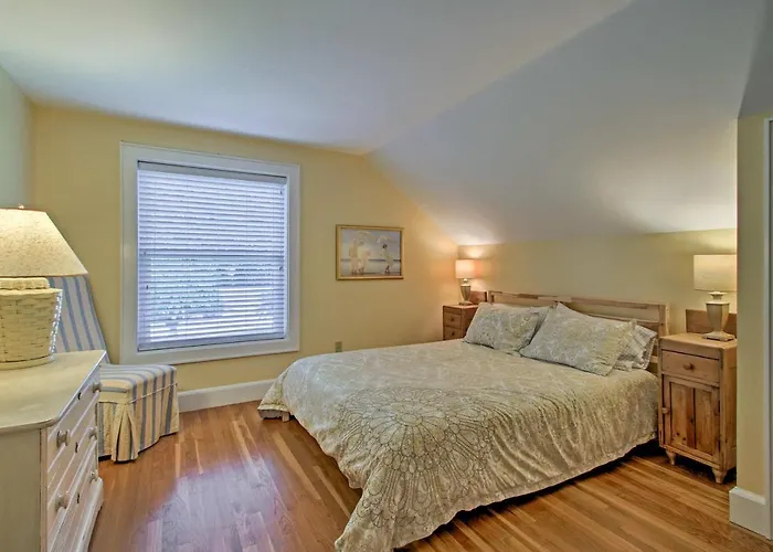1/2 Mi To Beach: Lovely Guesthouse In Kennebunk!