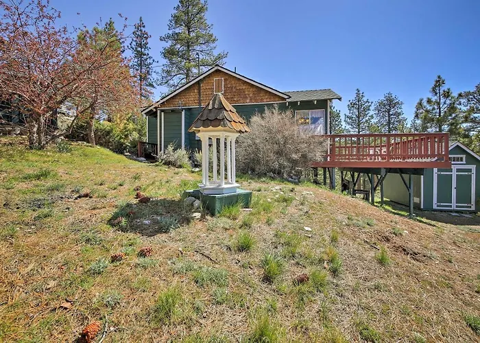 Walk To Lake: Cabin W/ Deck & Views In Fawnskin