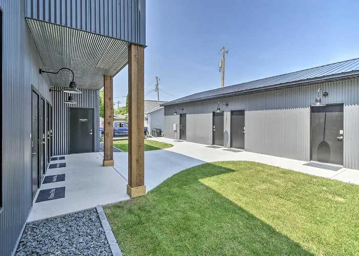 Elkhart Lake Townhome, Mins To Road America!