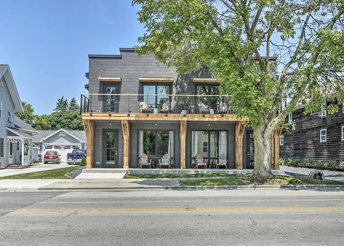 Elkhart Lake Townhome - 3 Mi To Road America!