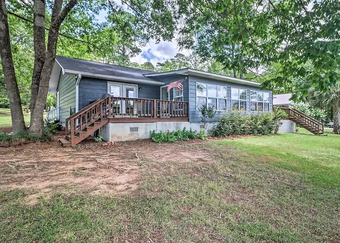 Waterfront Lake Sinclair Home W/ Boat Dock!