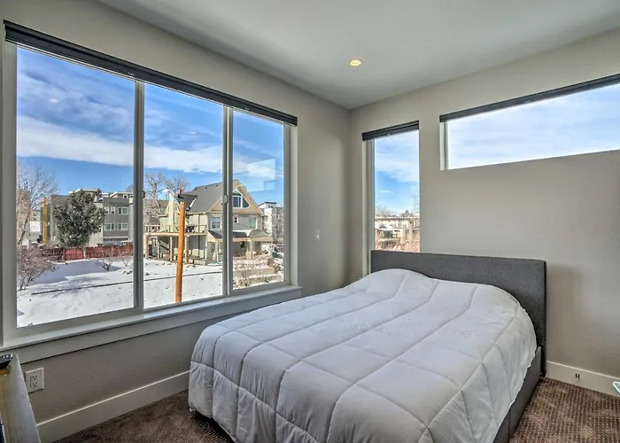 Fully Loaded Denver Townhome 1 Block To Mile High