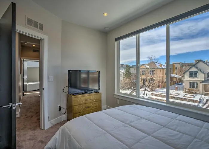 Fully Loaded Denver Townhome 1 Block To Mile High
