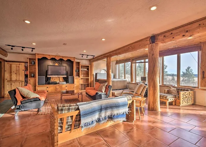 Eagle Nest Home W/ Hot Tub & Views - 5 Min To Lake
