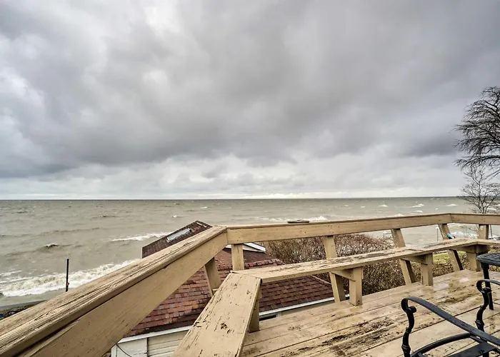 Waterfront Lake Erie Vacation Rental On The Strip!