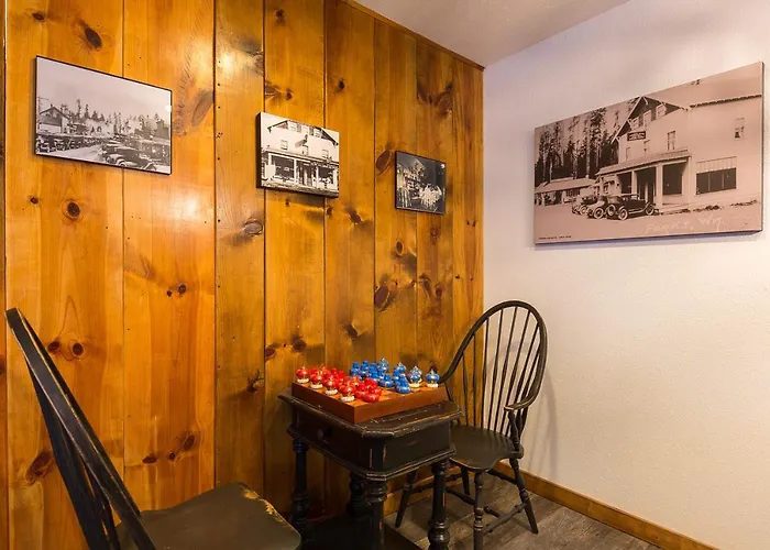 Woodland Inns Forks