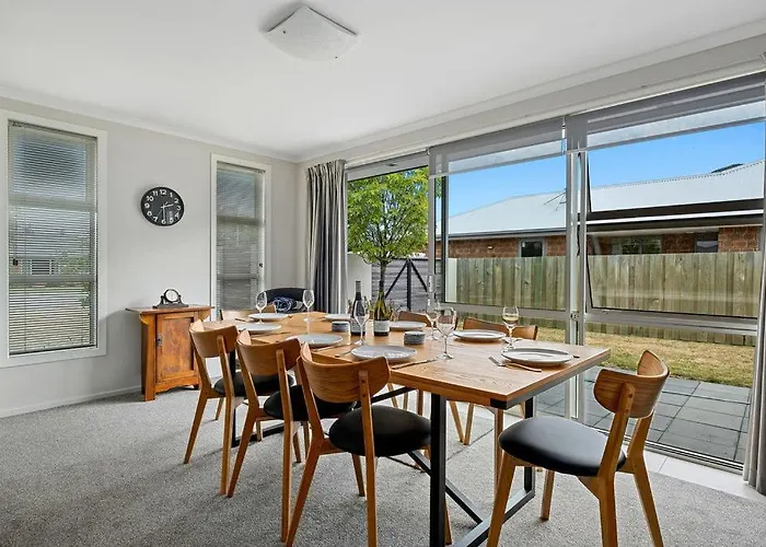 Maison De Maude - Lake Hawea Holiday Home