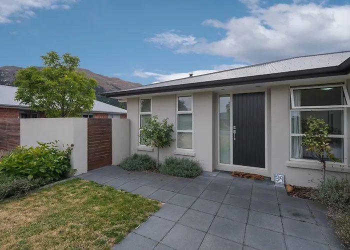 Maison De Maude - Lake Hawea Holiday Home