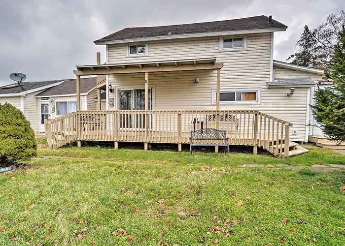 Waterfront Lake Erie Vacation Rental On The Strip!