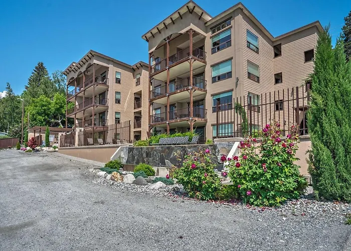Lake Chelan Resort Condo: Pool & Hot Tub Access!