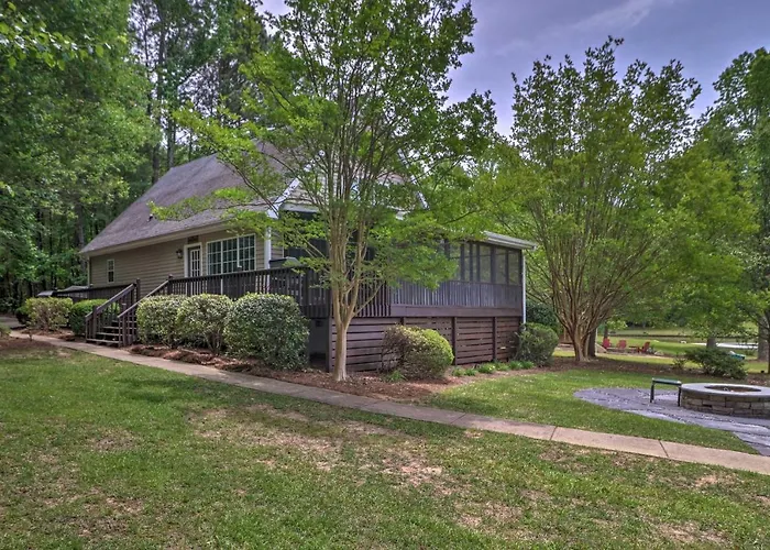 Lakefront House With Private Dock + Fire Pit!