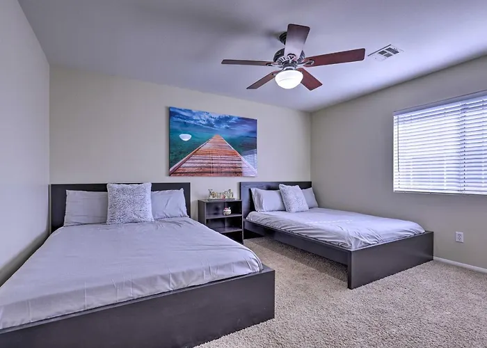 Luxurious Vegas Digs Hot Tub, Bbq, Cabana And More!