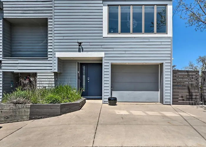 Lakefront Family Retreat W/ Grill: Steps To Beach!